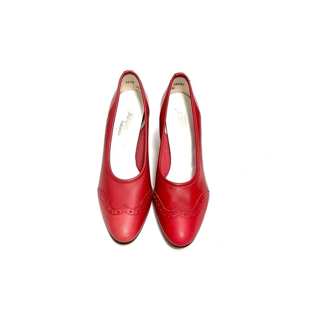 Vintage 1970s deadstock red leather wing tip brogue heels